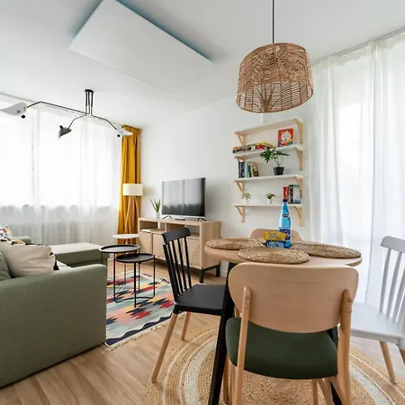 شقة W Gory! - Przytulny Blisko Centrum - By Spaceapart