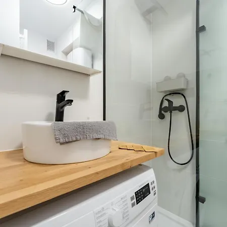 W Gory! - Przytulny Blisko Centrum - By Spaceapart شقة